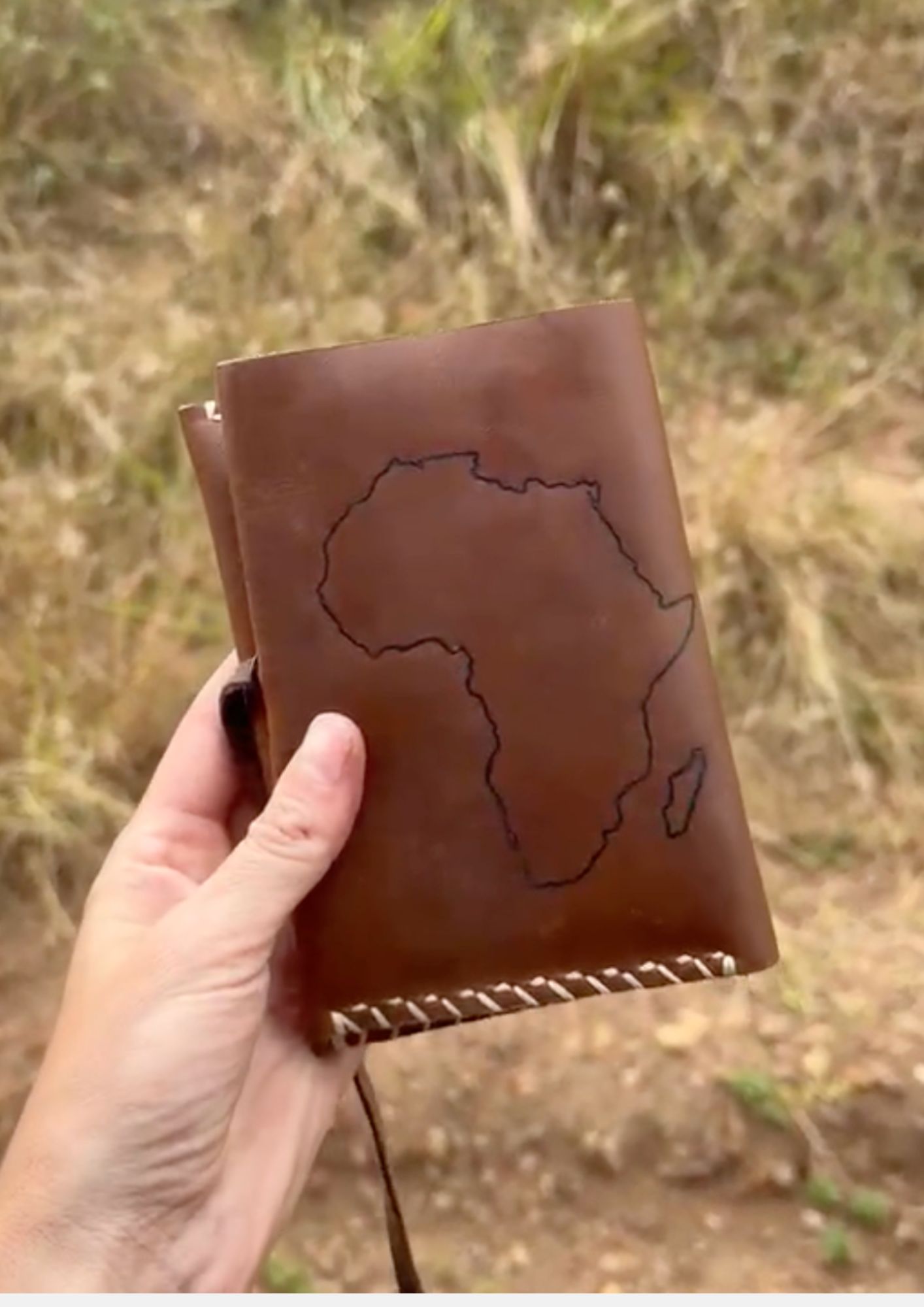 A Travel Wallet Made for a Life in Motion — detail 1